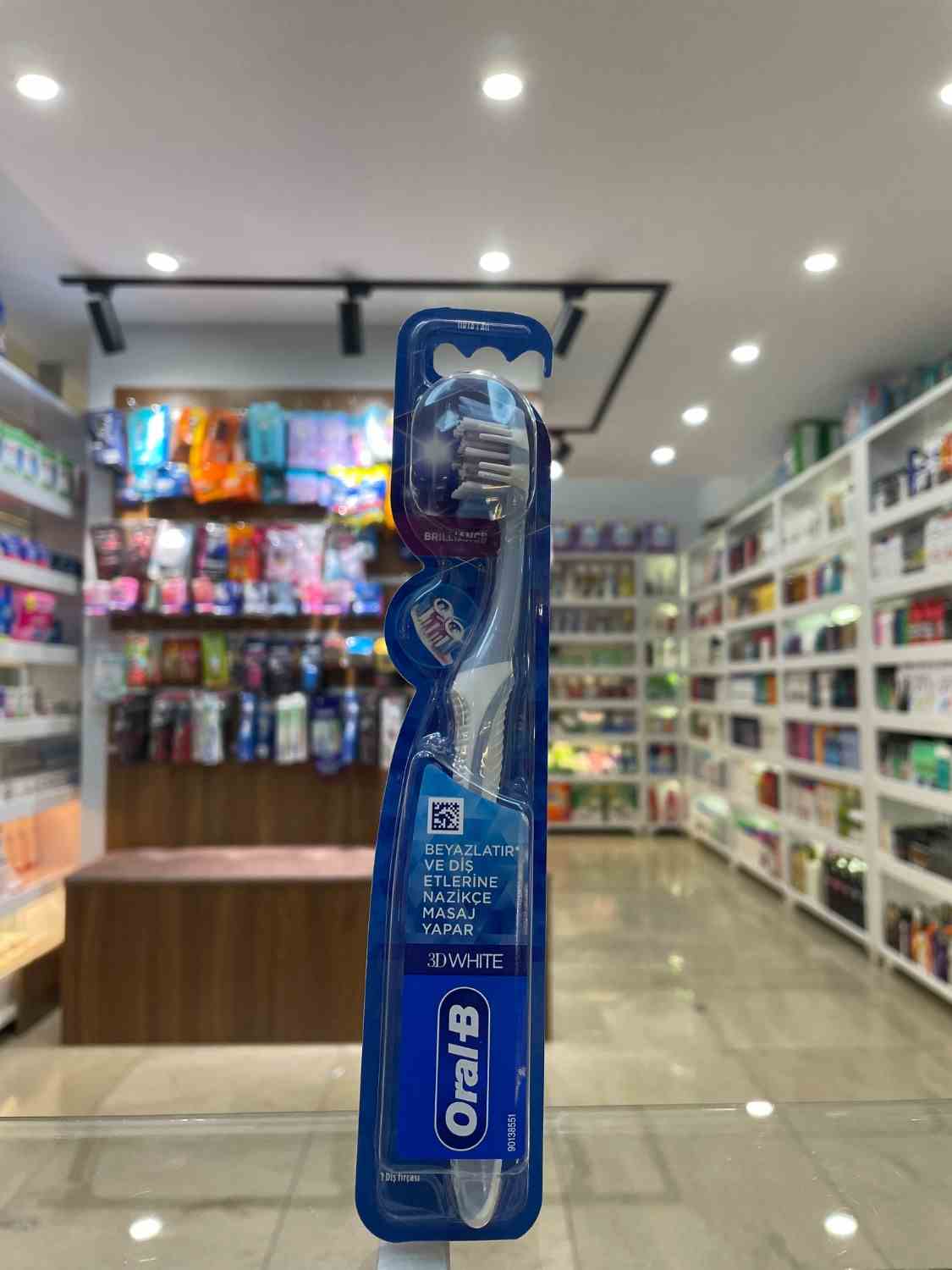 مسواک 3D WHITE سافت اورال بی