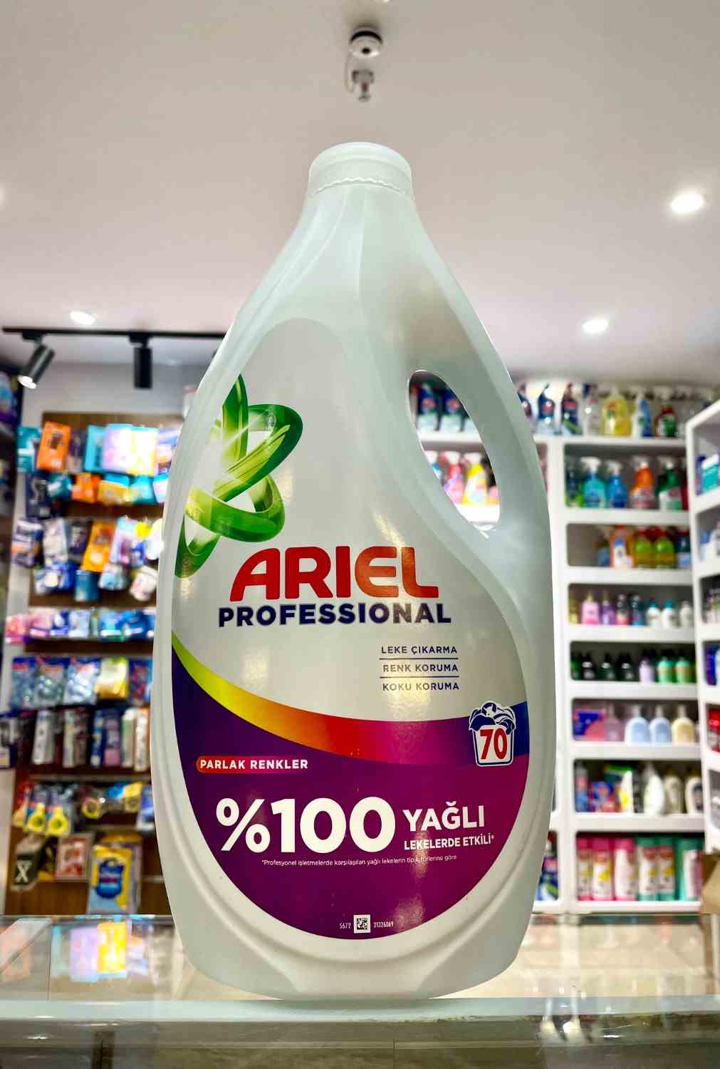 مایع لباسشویی آریل مدل Professional مخصوص لباس‌های رنگی 70 شستشو